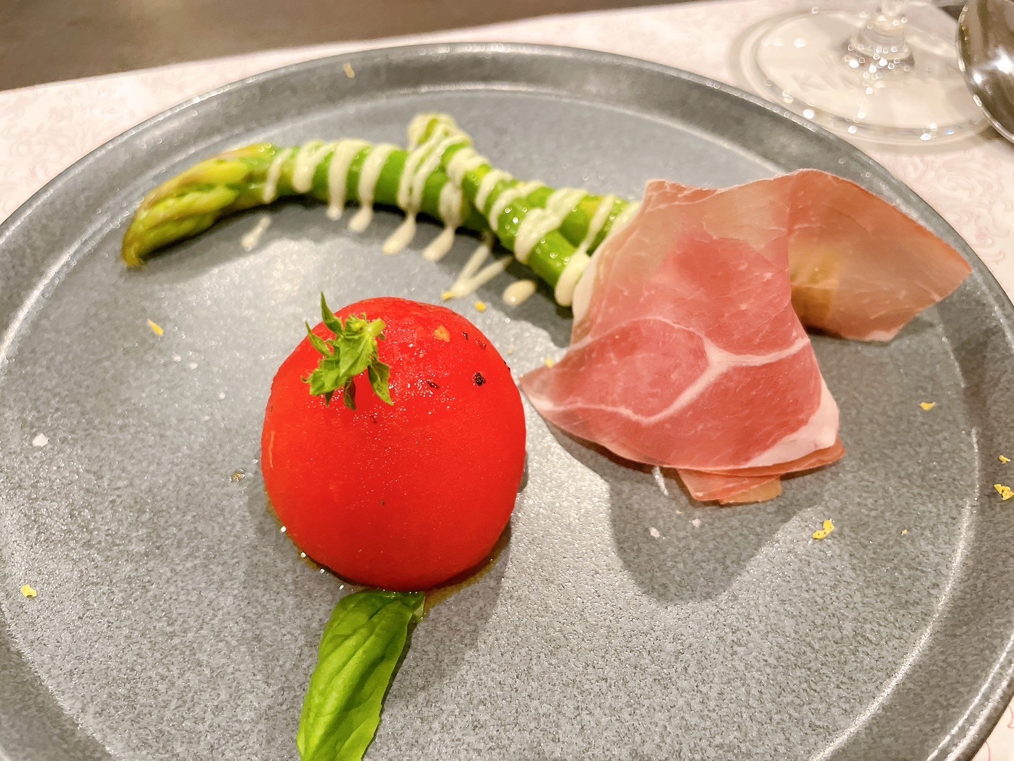 Tomato and asparagus